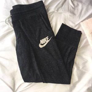 Cropped Nike Sweatpants
